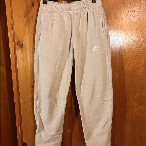 Nike Women’s Cream Club Sportswear Sweatpants - Picture 2 of 7